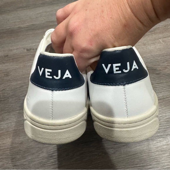Veja V-12 White Navy Red Lace Up Leather Sneakers - Picture 4 of 9
